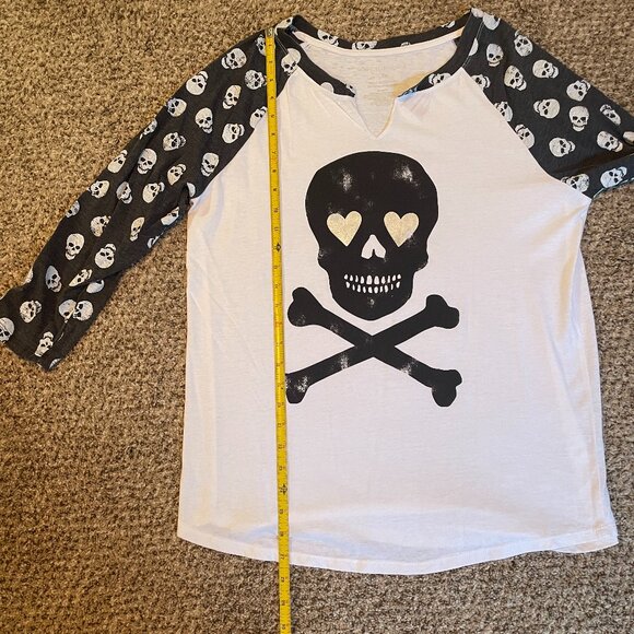 NWOT Size Grayson Threads Skull Crossbones gray white tissue tee quarter sleeves - Picture 3 of 11